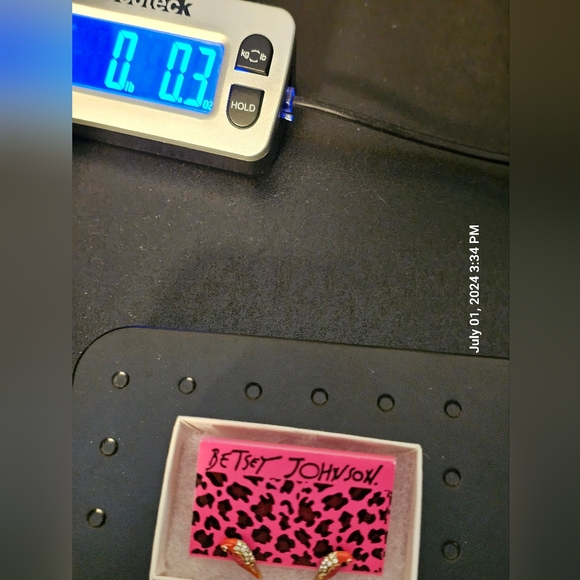 Betsey Johnson Orange Enamel Tropical Parrot Bird Stud Earrings - Picture 8 of 8